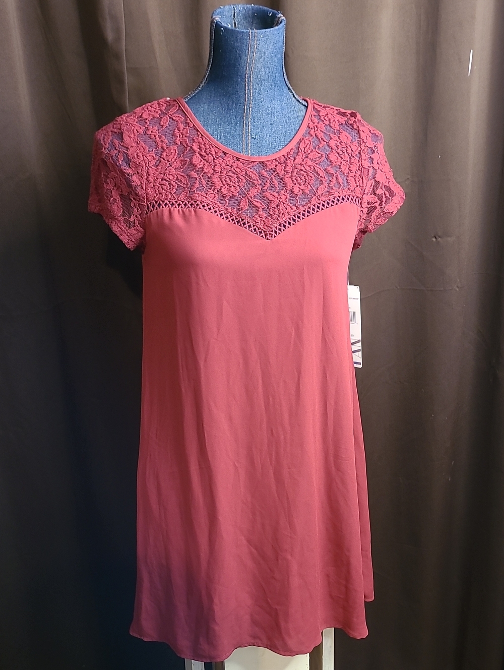 Almost Famous Lace Yoke Short Sleeve Tunic